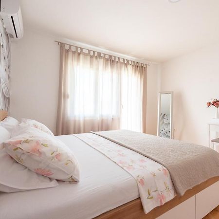 Villa Apartments Duje คาชเตลา ภายนอก รูปภาพ
