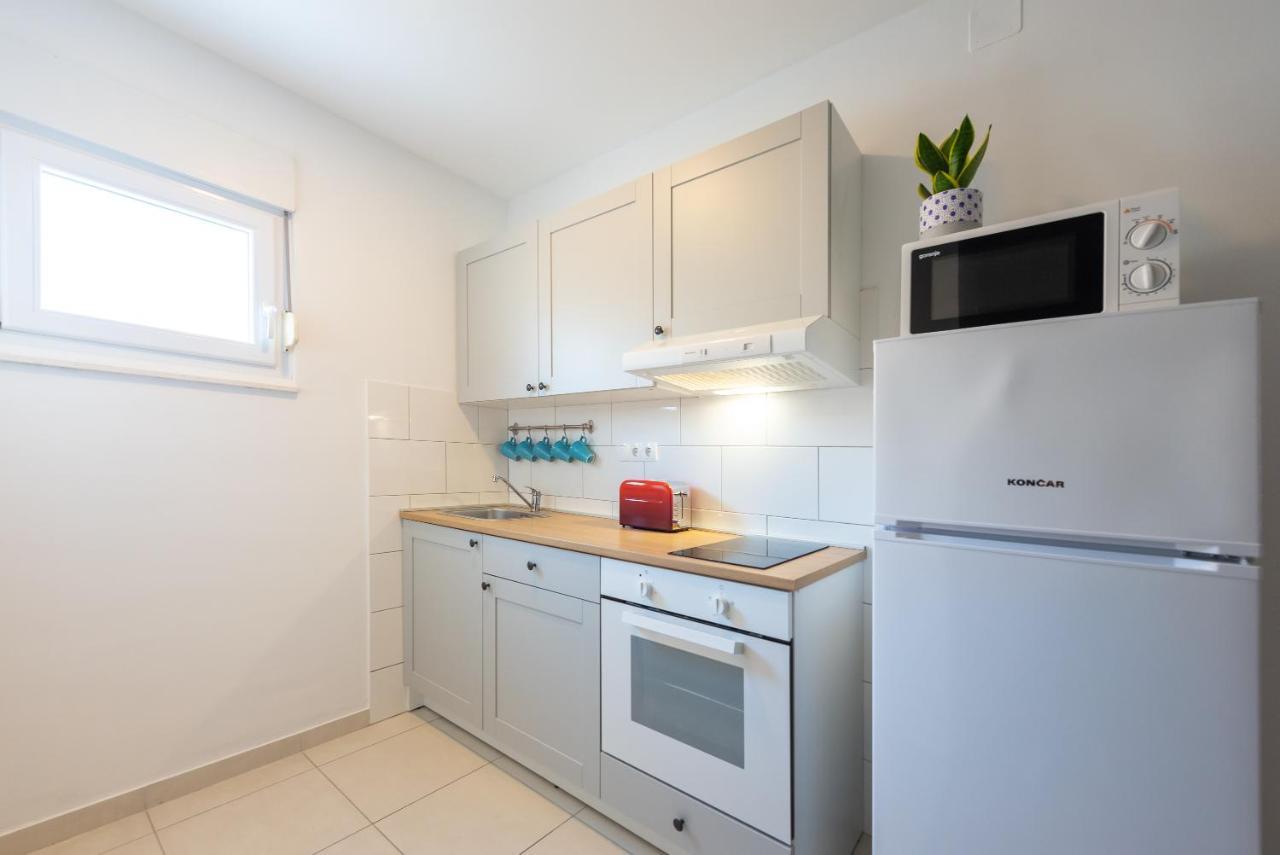 Villa Apartments Duje คาชเตลา ภายนอก รูปภาพ