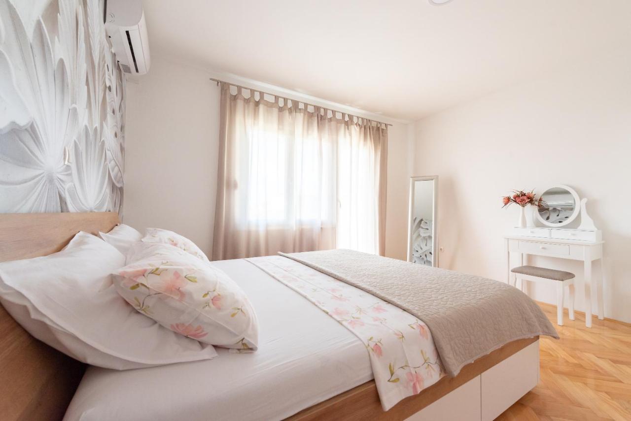 Villa Apartments Duje คาชเตลา ภายนอก รูปภาพ
