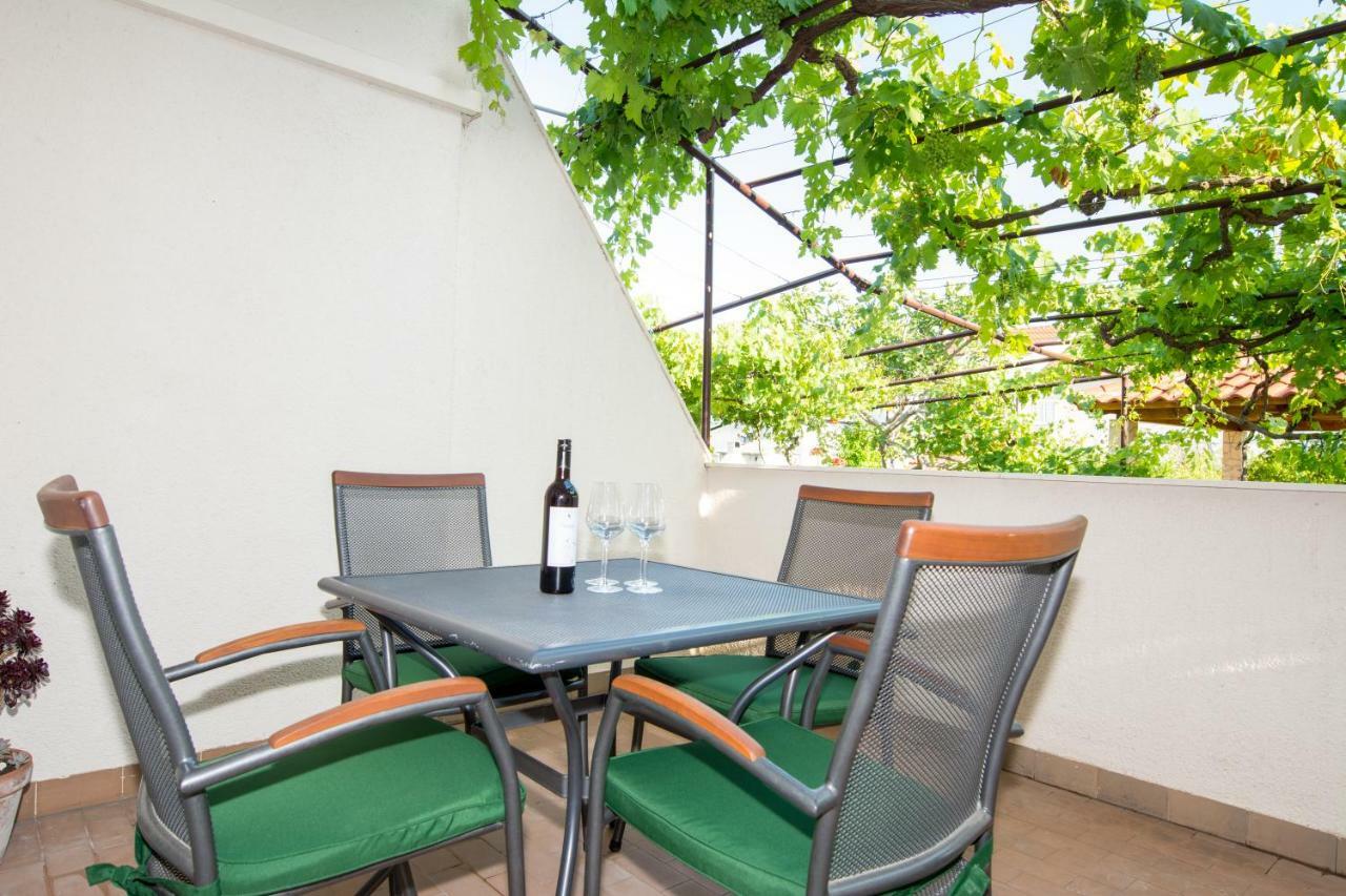 Villa Apartments Duje คาชเตลา ภายนอก รูปภาพ