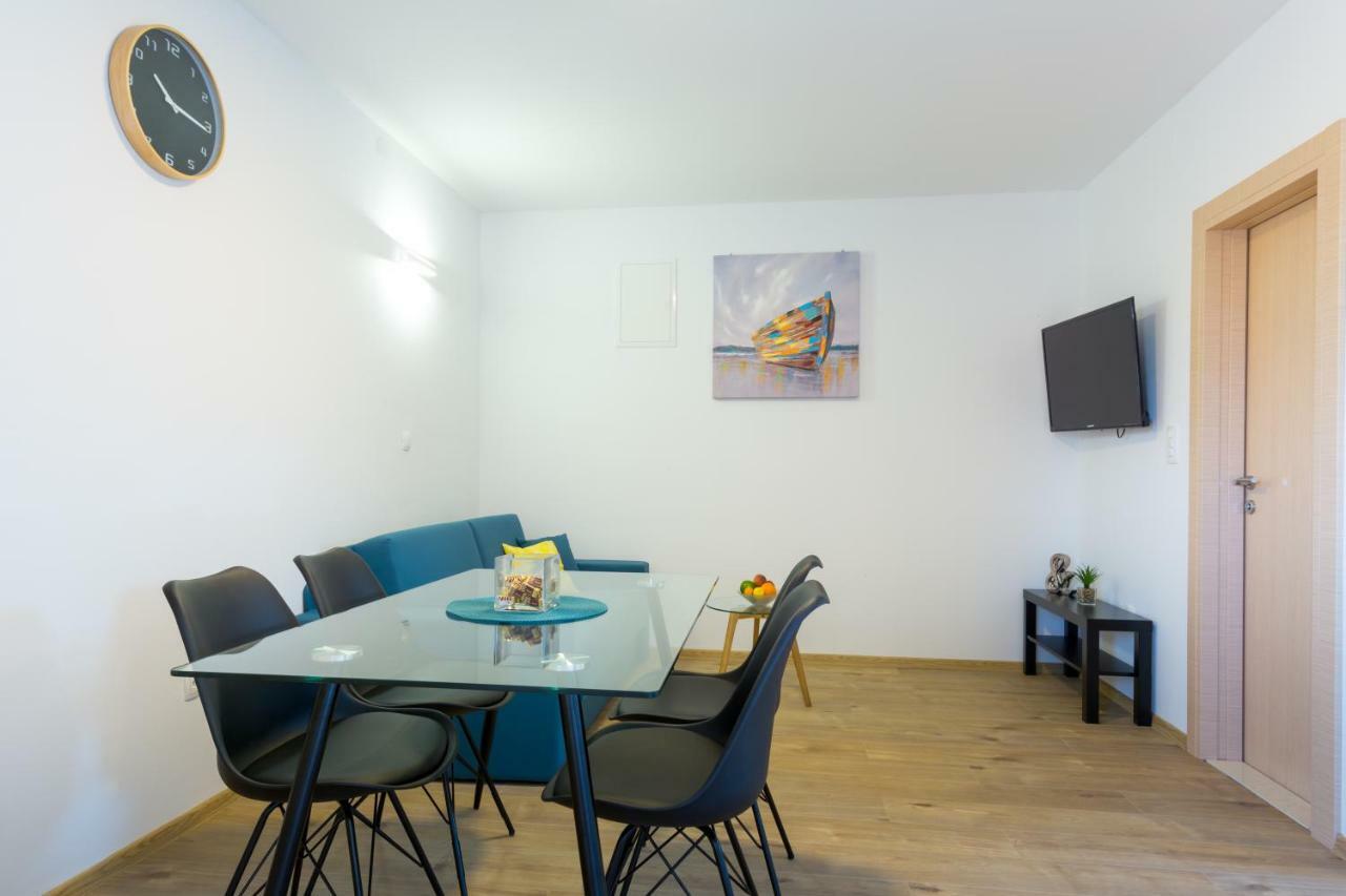 Villa Apartments Duje คาชเตลา ภายนอก รูปภาพ