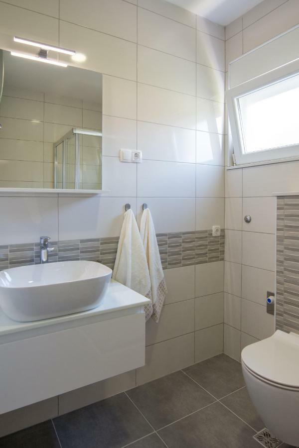 Villa Apartments Duje คาชเตลา ภายนอก รูปภาพ
