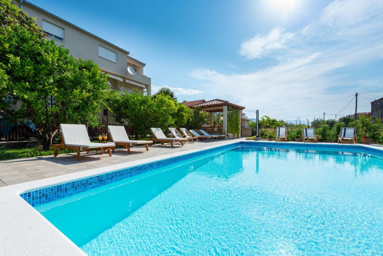 Villa Apartments Duje คาชเตลา ภายนอก รูปภาพ
