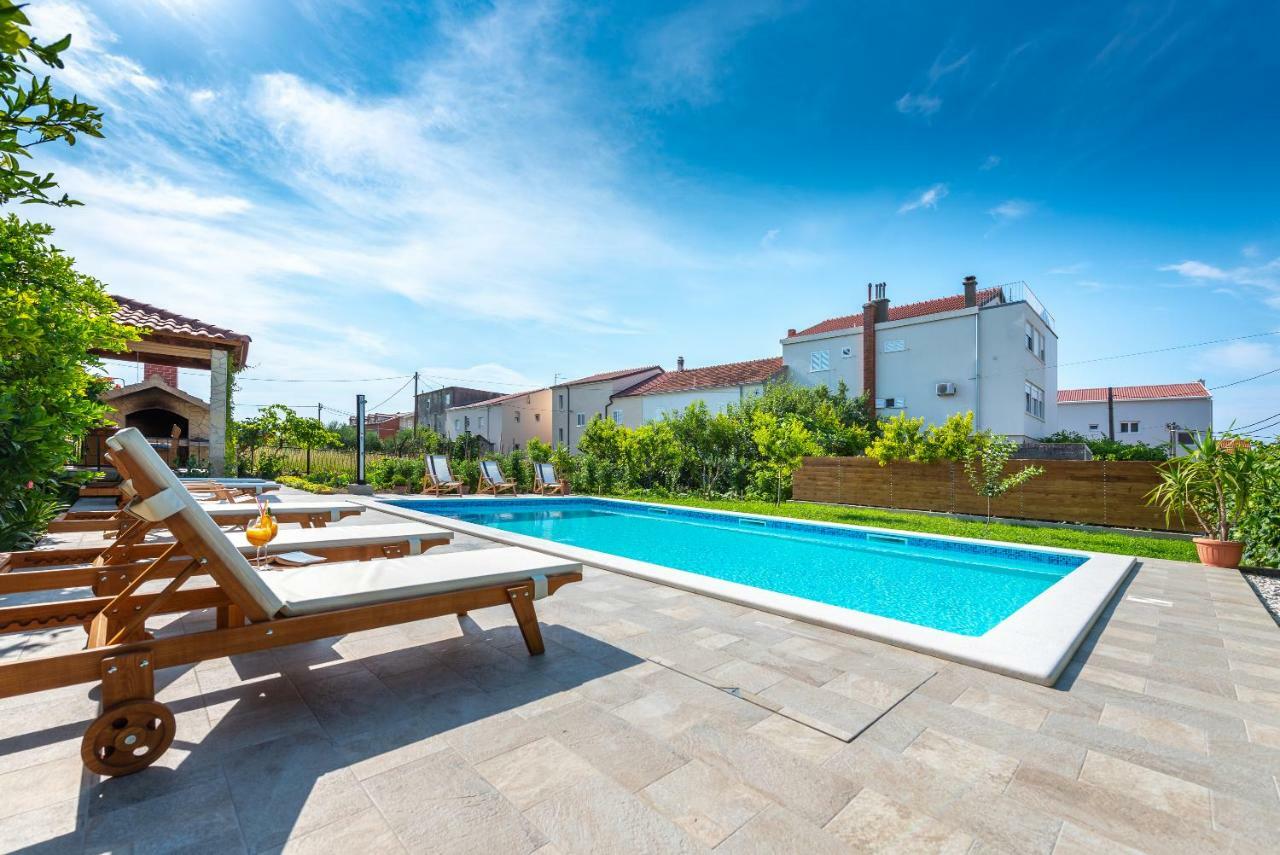 Villa Apartments Duje คาชเตลา ภายนอก รูปภาพ