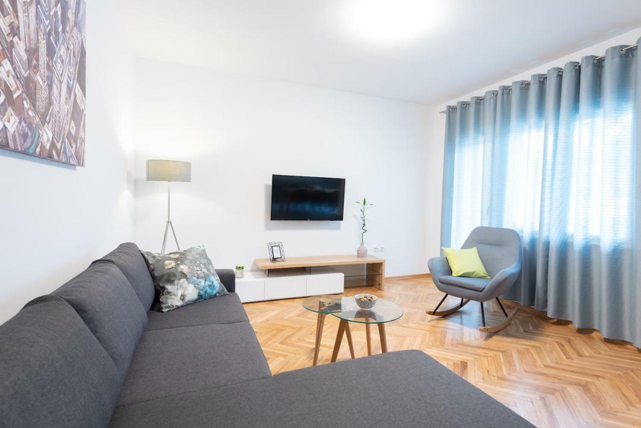 Villa Apartments Duje คาชเตลา ภายนอก รูปภาพ