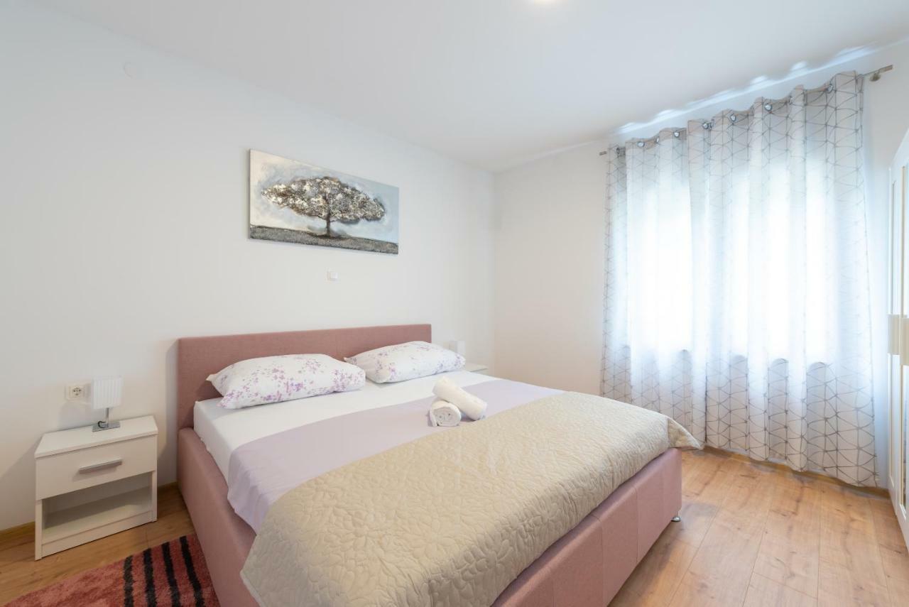 Villa Apartments Duje คาชเตลา ภายนอก รูปภาพ