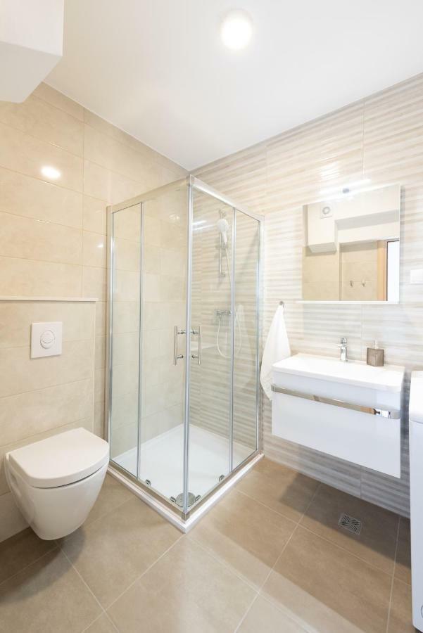Villa Apartments Duje คาชเตลา ภายนอก รูปภาพ