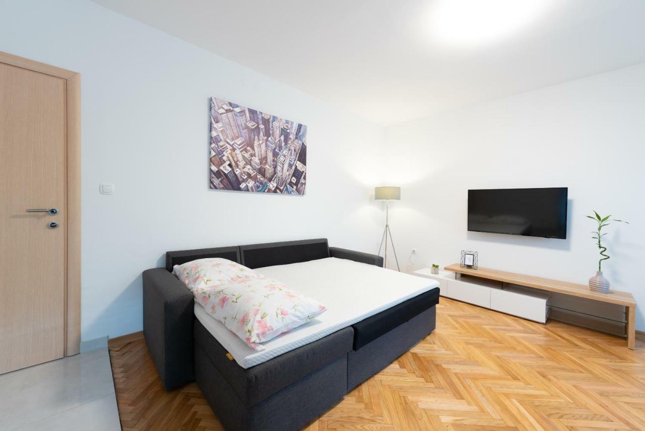 Villa Apartments Duje คาชเตลา ภายนอก รูปภาพ