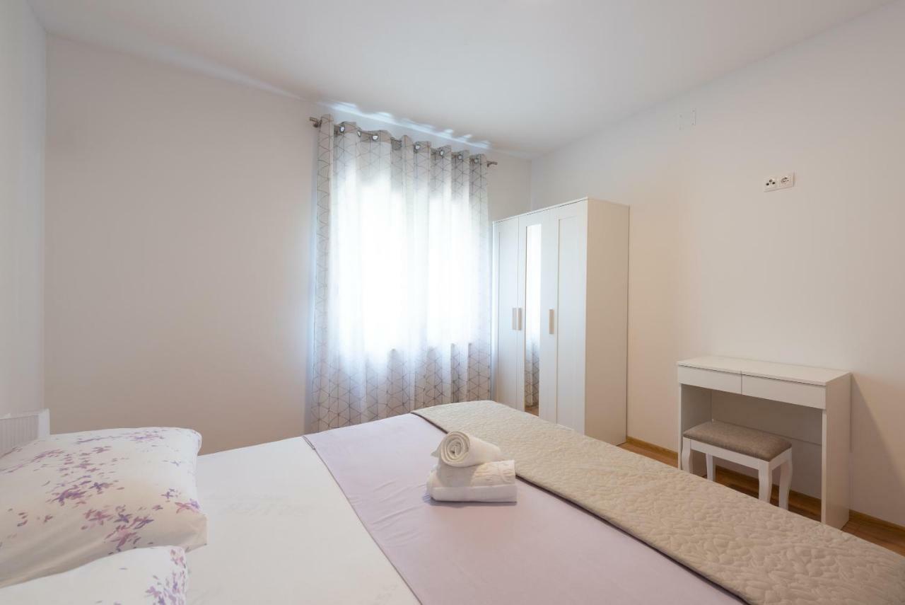 Villa Apartments Duje คาชเตลา ภายนอก รูปภาพ