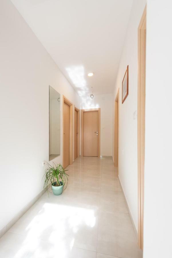Villa Apartments Duje คาชเตลา ภายนอก รูปภาพ