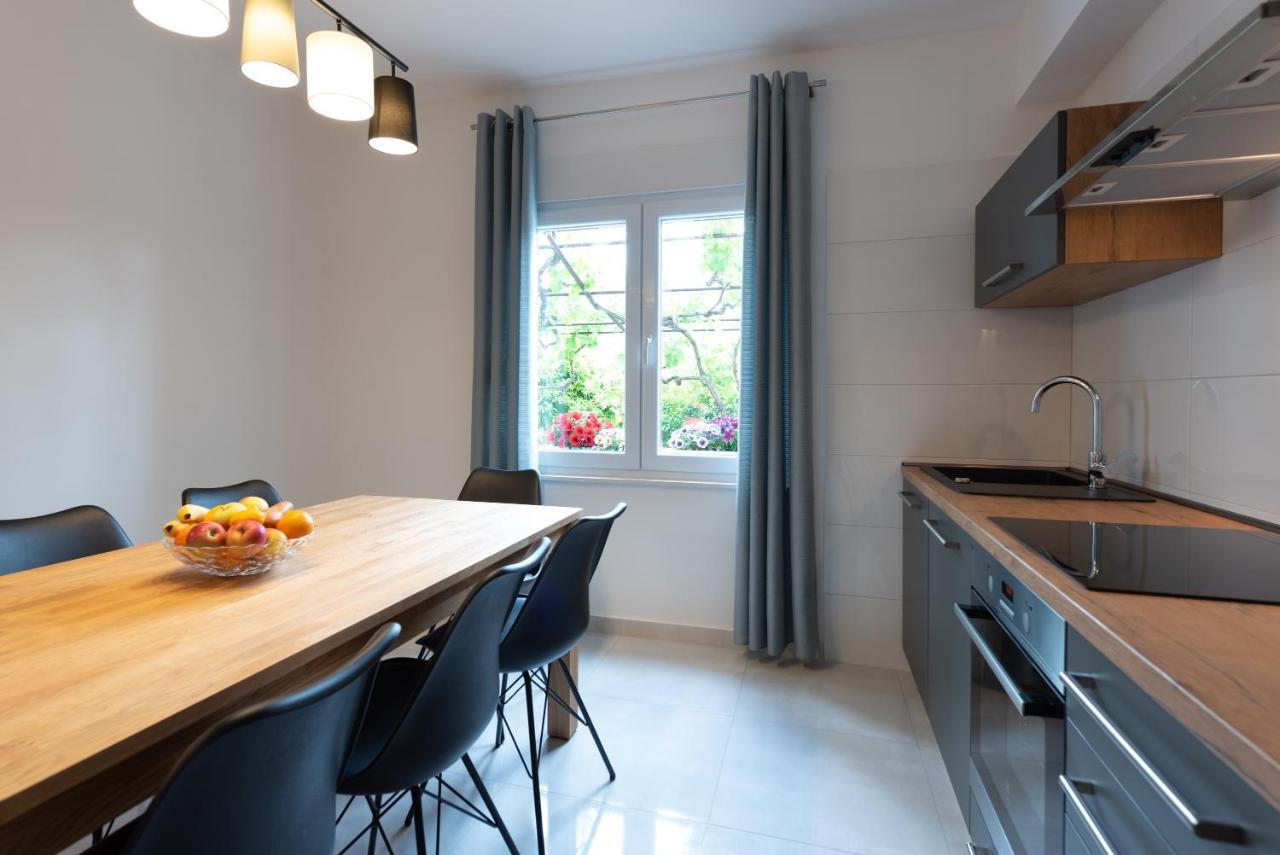 Villa Apartments Duje คาชเตลา ภายนอก รูปภาพ